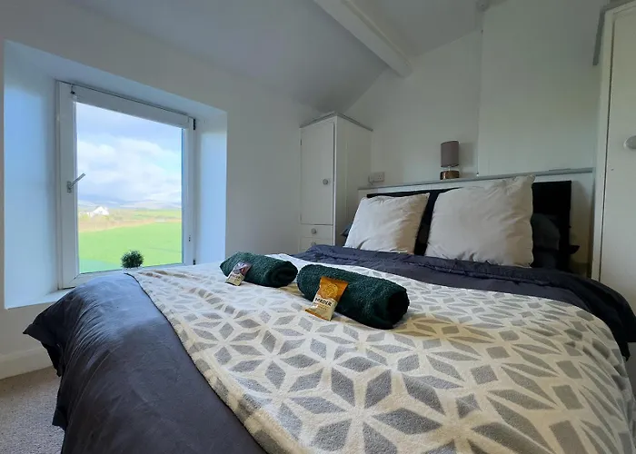 Summer View - Escape To Our Cosy Cottage With Log Burner
