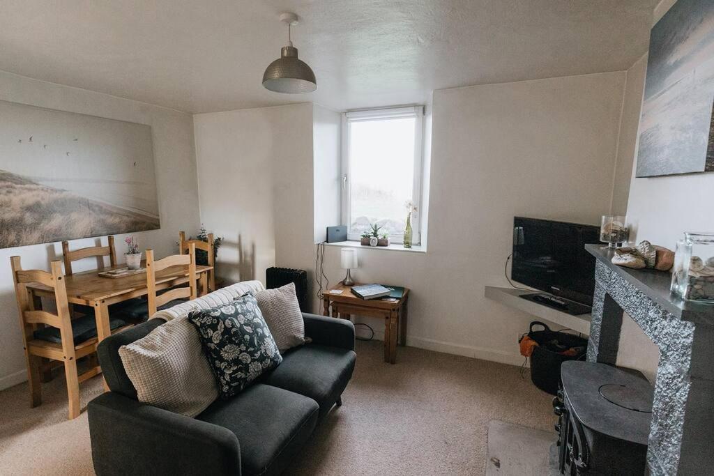 Summer View - Escape To Our Cosy With Log Burner Holiday home